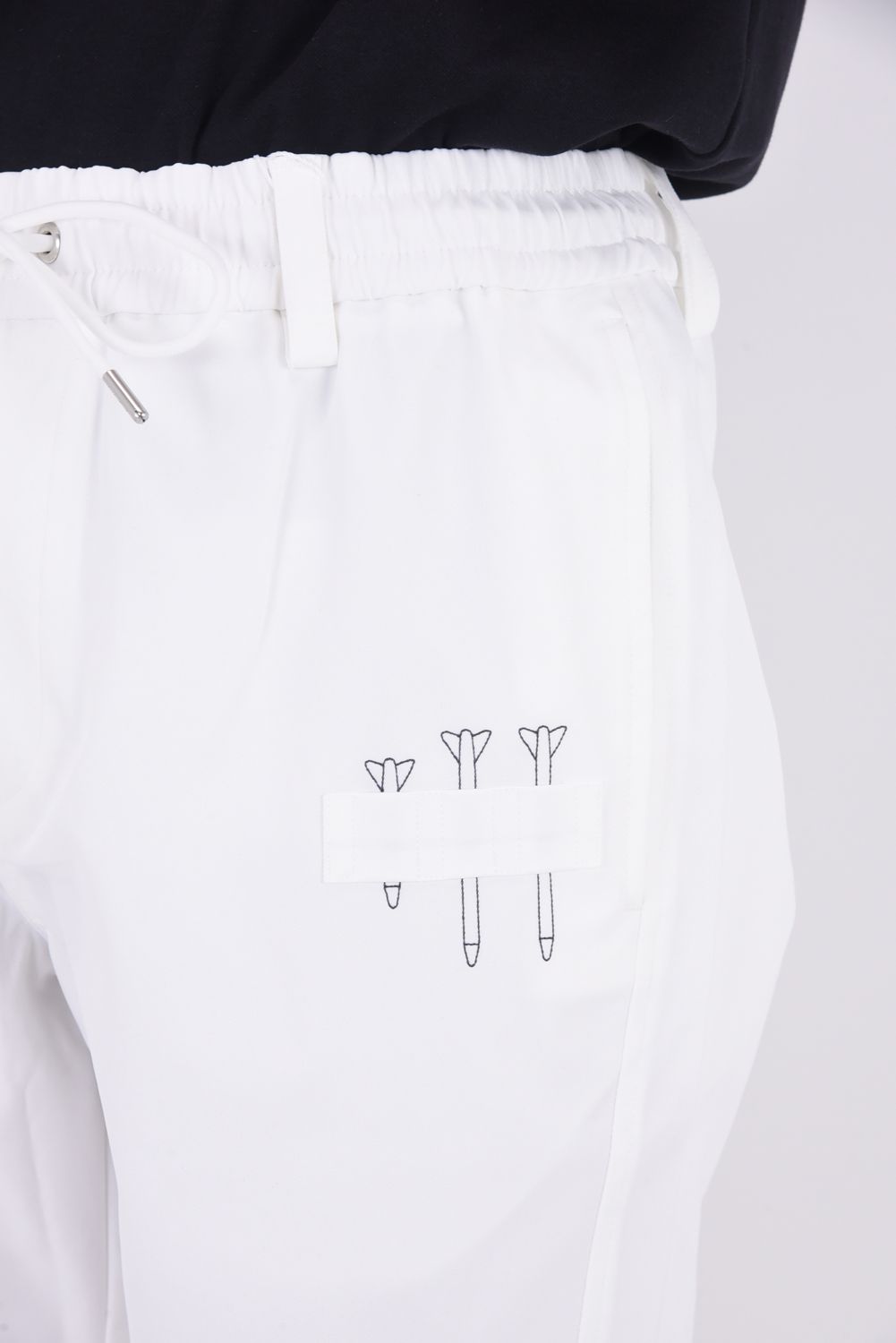 【26SS】 QUADRA PERFORMANCE TWILL GOLF SHORTS / ポリエステルツイル アイアンスカルロゴ刺繍 ショートパンツ (ホワイト)