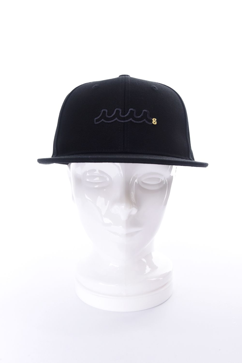 【26SS】 WAVE FLAT BILL CAP / ウェーブ刺繍 メタルロゴ フラットキャップ (ブラック)