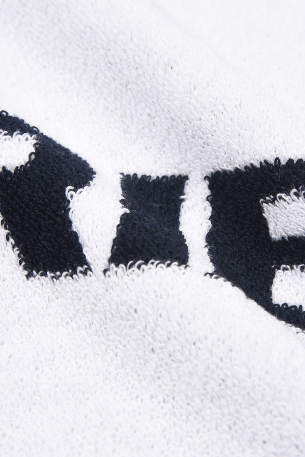 【プレゼント好適品】 LOGO WASH TOWEL BY HIPPOPOTAMUS / ブランドロゴ ループ付き スクエア型フェイスタオル (ホワイト)