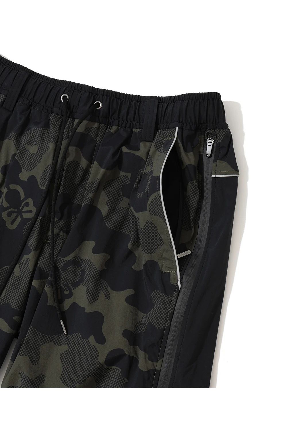 【26AW】 PLURI CAMO TECHNICAL PANTS / スカルカモフラージュ サイドファスナー ロングパンツ (ブラック)
