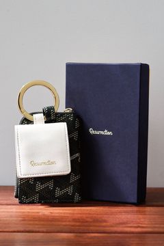 【26AW】【プレゼント好適品】 Canary (カナリー) / ブランドオリジナルテキストスタイル マルチケース (モミ/オフホワイト)*