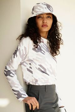 【レディース】 1PIU1UGUALE3 HOUNDSTOOTH MOCK / 113総柄ロゴ ハウンドトゥース ロングスリーブ モックネック Tシャツ (ホワイト)