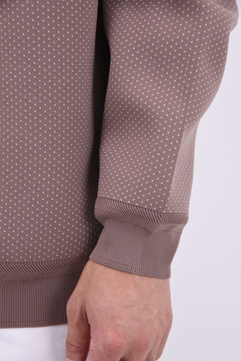 【26AW】 MEN’S BIRDS EYE KNIT CREWNECK / バーズアイパターン ブランドロゴ クルーネックニット (モカ)