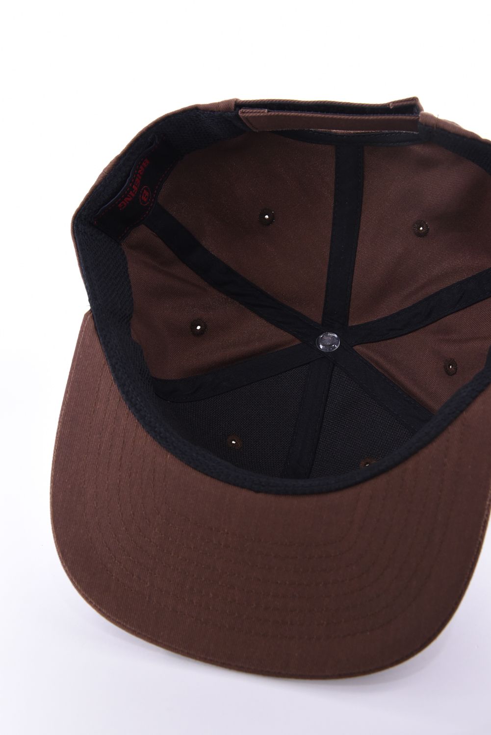【26AW】 MEN’S BOX LOGO FLAT VISOR CAP / ボックスロゴ刺繍 フラットキャップ (ブラウン)