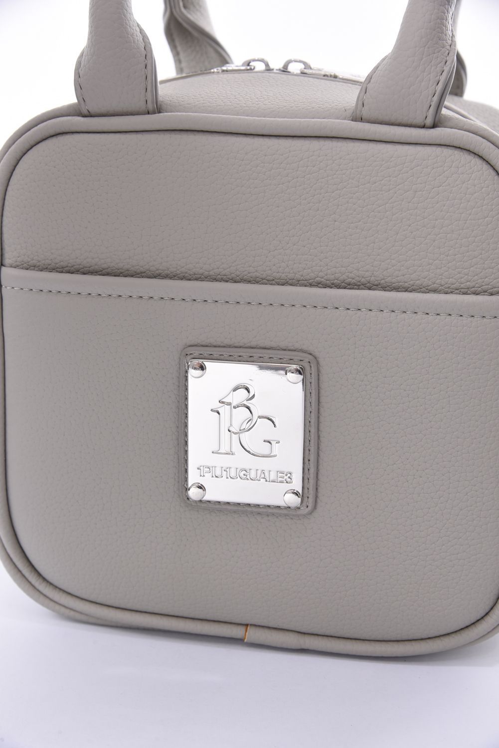 CUBE BAG / 113プレートロゴ シンセティックレザー キューブバッグ グレー
