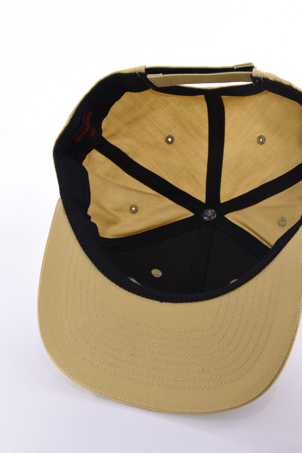 【26AW】 MEN’S BOX LOGO FLAT VISOR CAP / ボックスロゴ刺繍 フラットキャップ (ベージュ)