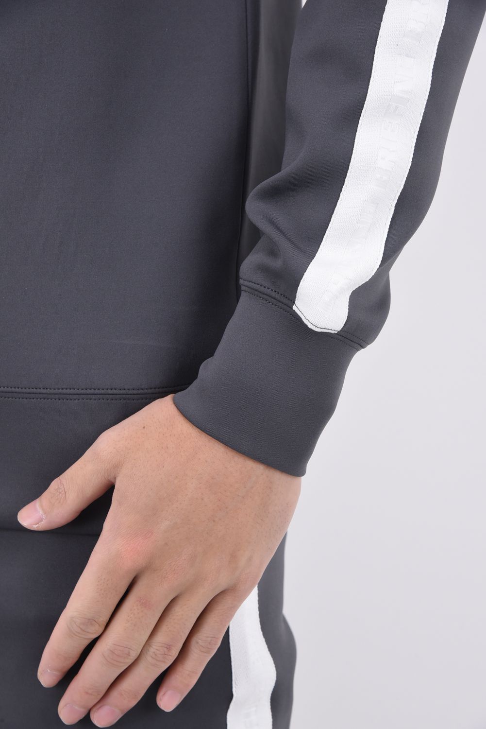 MENS SIDE LOGO LINE CREWNECK / サイドロゴライン クルーネック (チャコール)