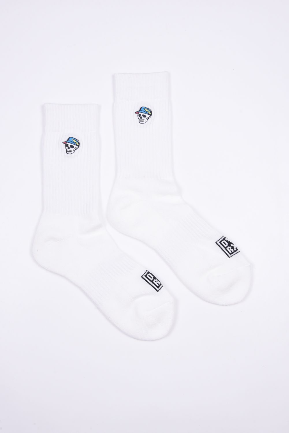 【26SS】【ユニセックス】 DVG SKULL CD SOCKS / スカルロゴ刺繡 ソックス (ホワイト)