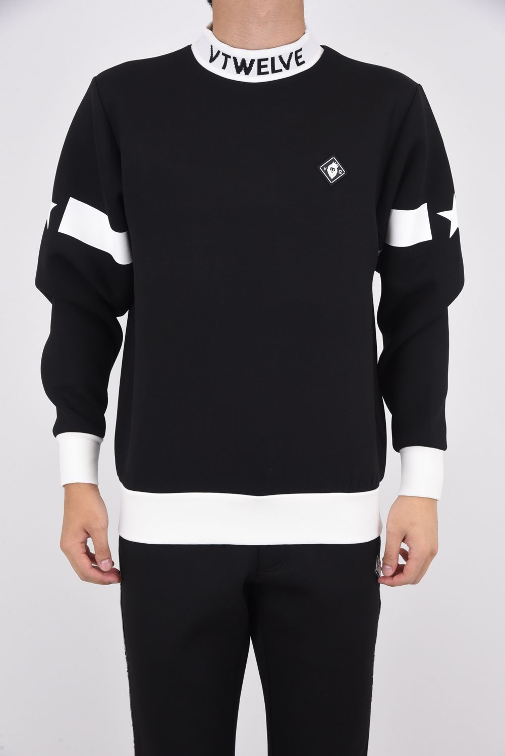 V12 - JACQUARD NECK SWEAT / V12ロゴ モックネックスウェット