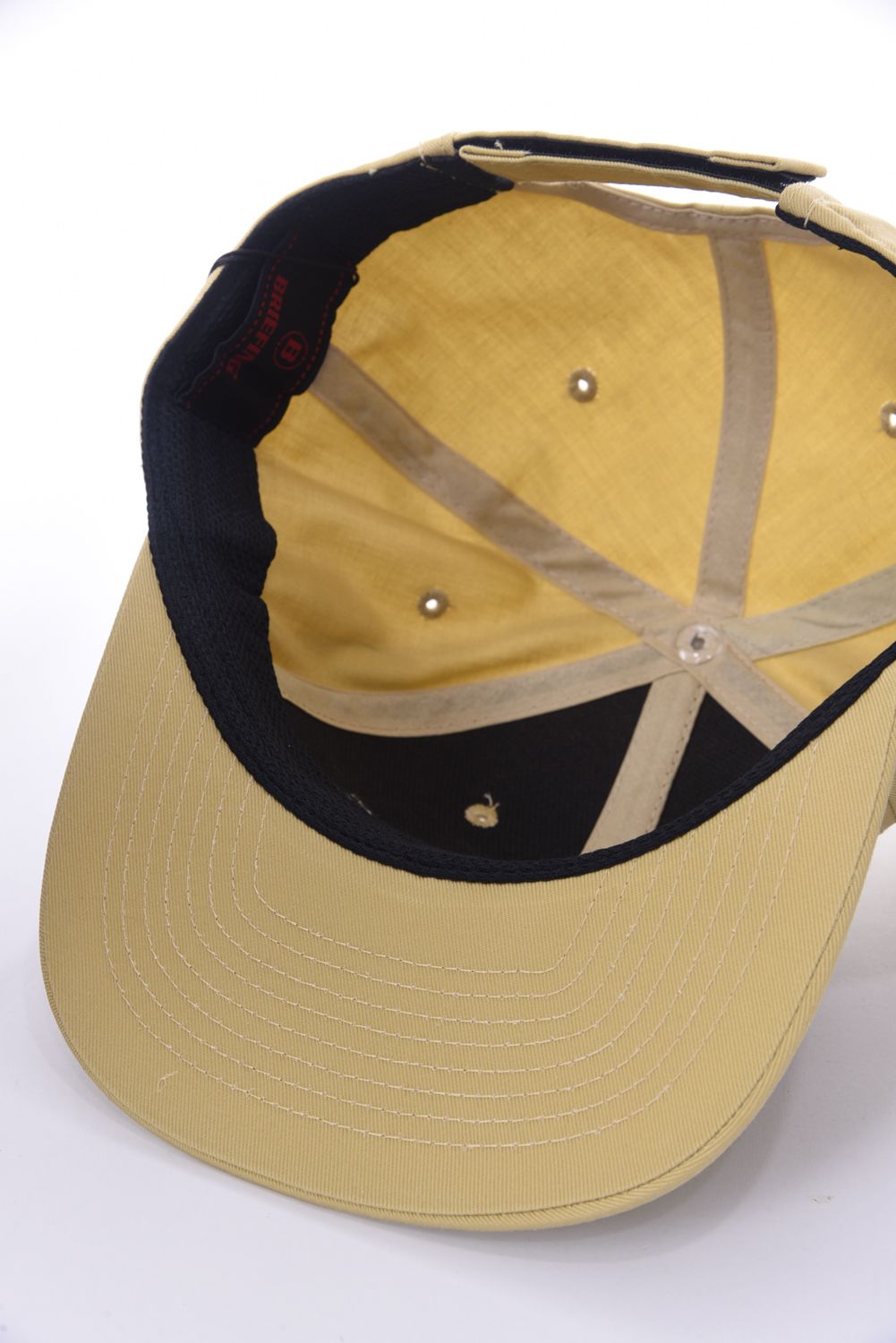 MENS BASIC FLAT VISOR CAP / ブランドロゴ ベーシック フラットキャップ ベージュ