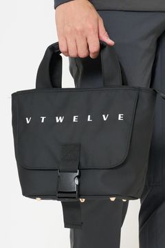 【26AW】 FLAP CART BAG / フロントフラップ ブランドロゴ カートバッグ (ブラック)