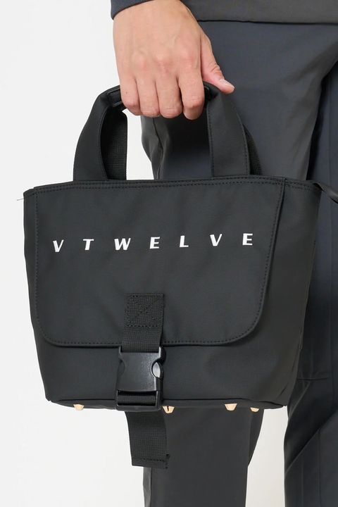 【26AW】 FLAP CART BAG / フロントフラップ ブランドロゴ カートバッグ (ブラック)