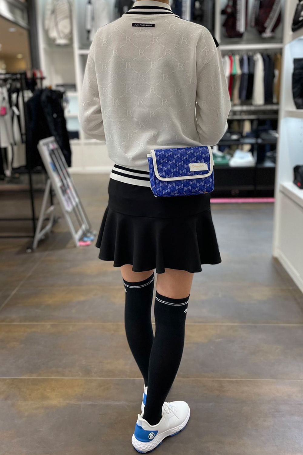 ★配色ラインでスッキリ飽きのこないスタイル★