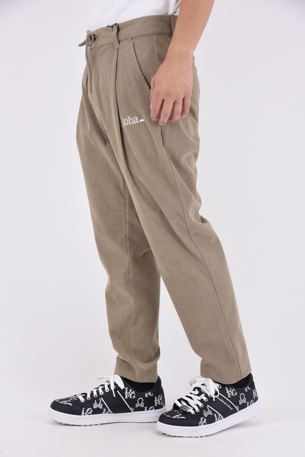 Uka Corduroy Trousers / コーデュロイ テーパードシルエット ワンタックトラウザー (ベージュ)