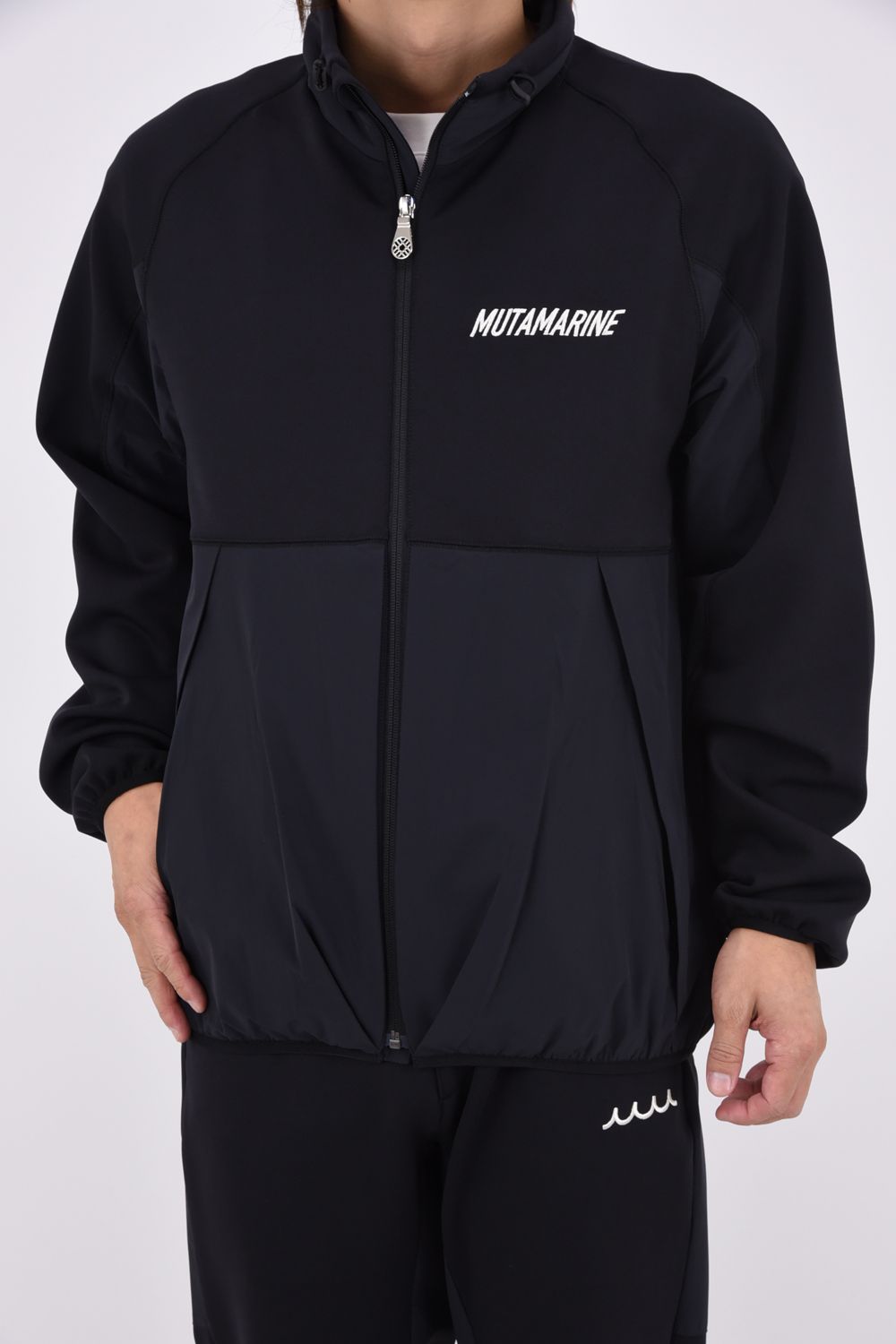 【26AW】 BI-FABRIC TRAINING BLOUSON / ダンボールニット 異素材切り替え トレーニングブルゾン (ブラック)