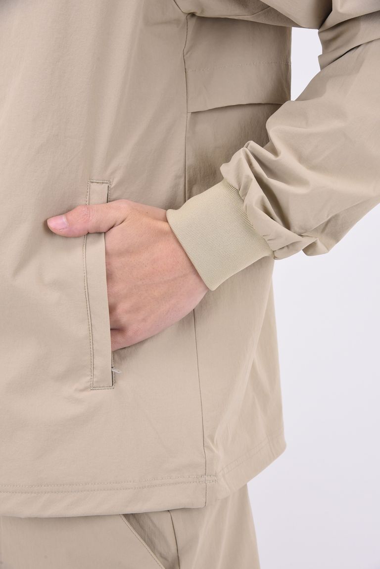 V12 - UT JKT / ロゴ アースカラー ナイロンプルオーバージャケット 