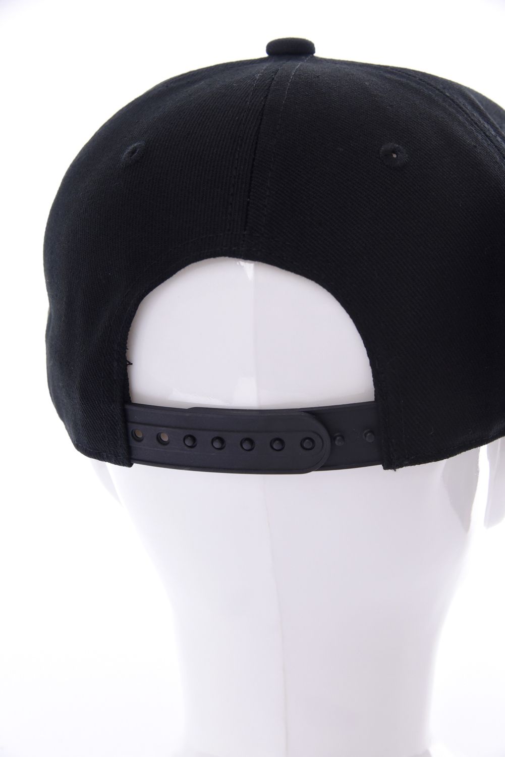 【26SS】 WAVE FLAT BILL CAP / ウェーブ刺繍 メタルロゴ フラットキャップ (ブラック)