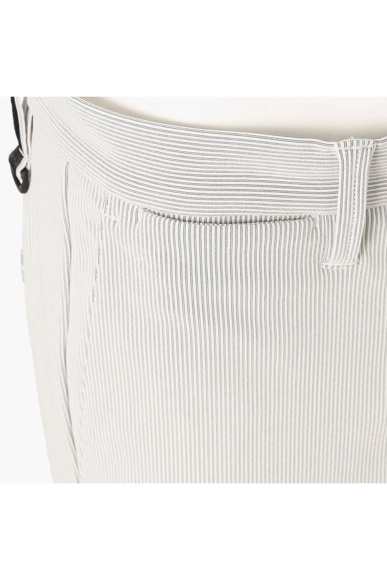 (正面右側) サイドポケットとは別にコインポケットを設けてあります。