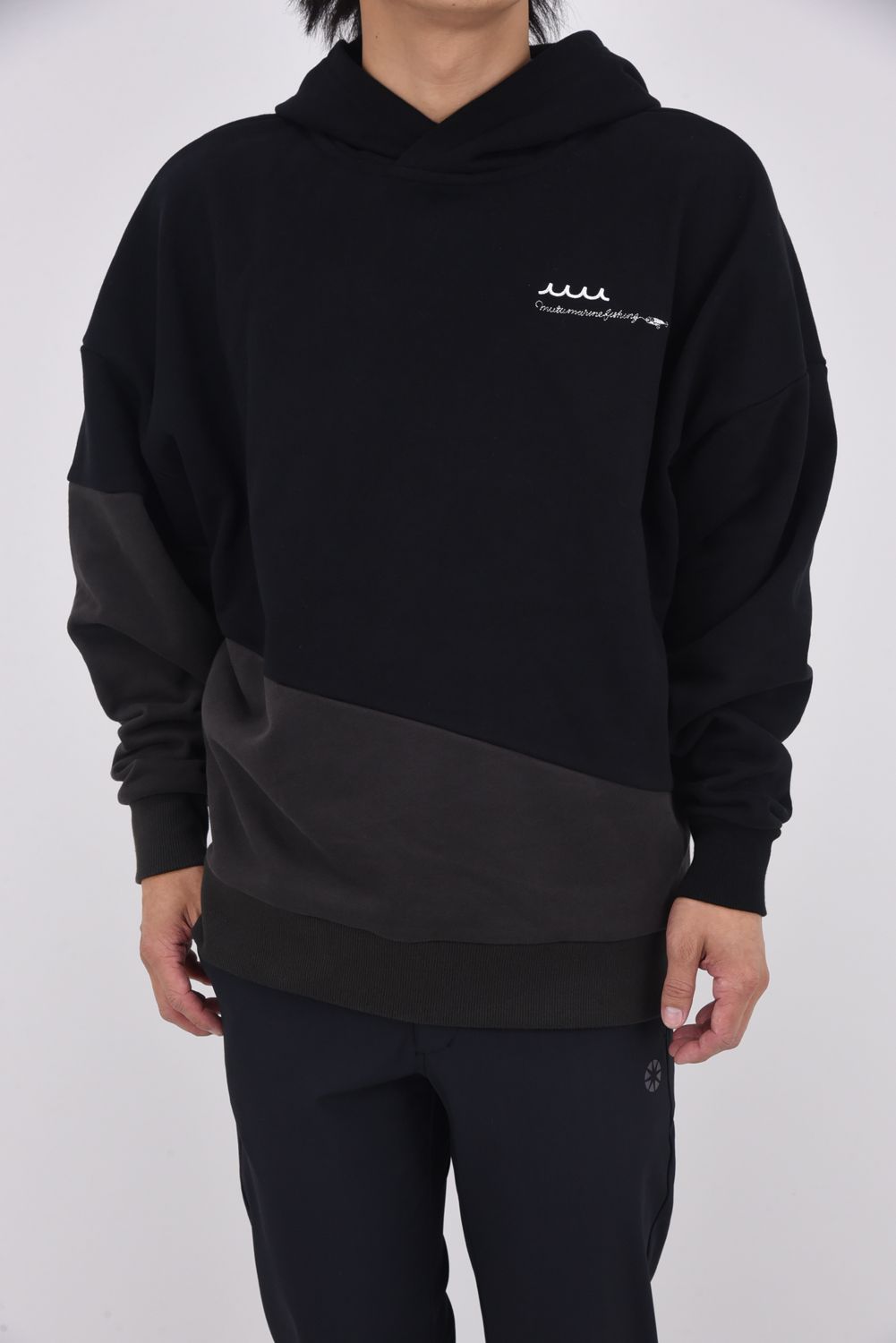 【25AW】【ユニセックス】 BIG PULLOVER HOODIE (MMF) / 夢達 ビッグシルエット バイカラー プルオーバーパーカー (ブラック)