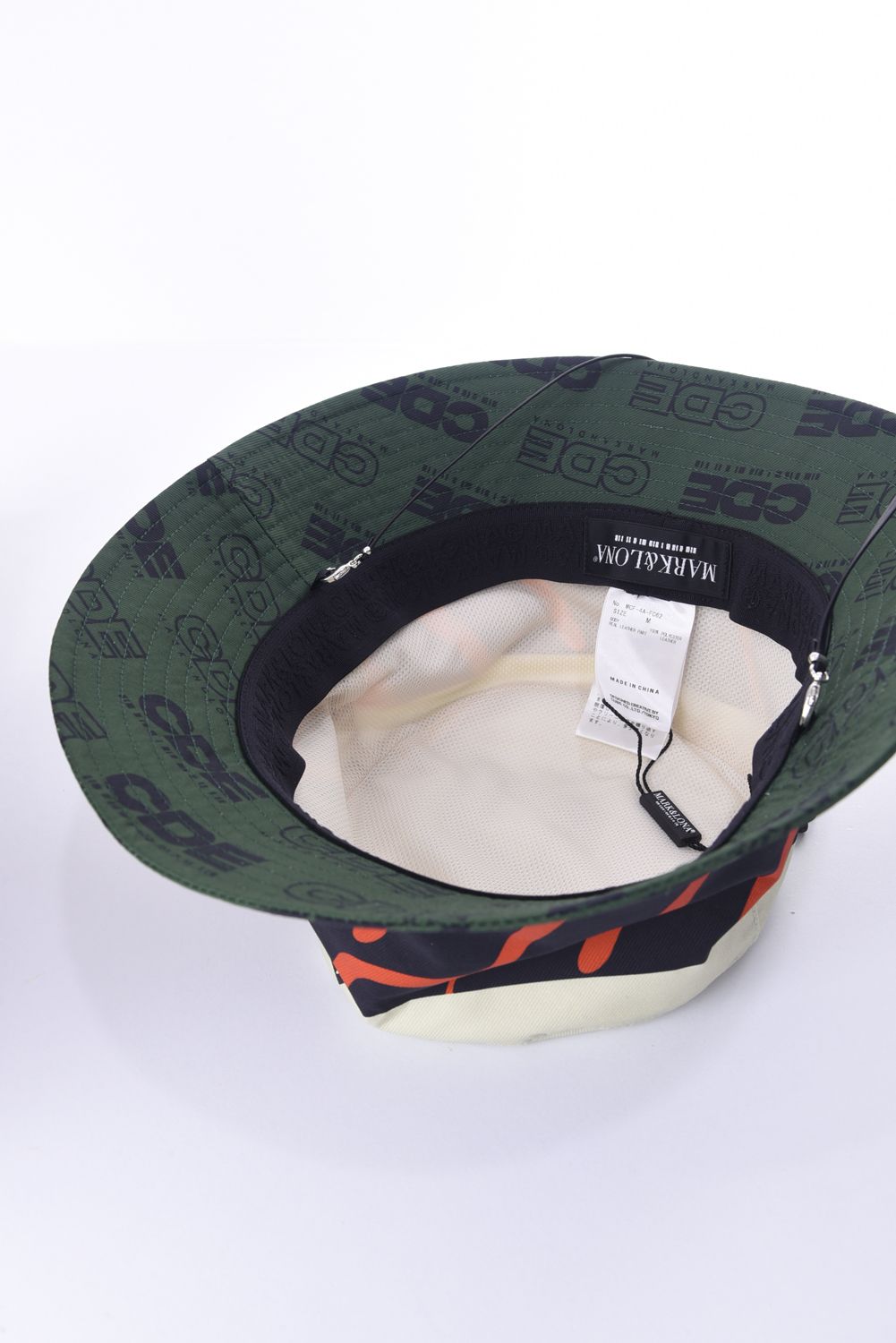 【CODE COLLECTION】 CD10-EBHT / CDEロゴパターンプリント バケットハット (ベージュ)