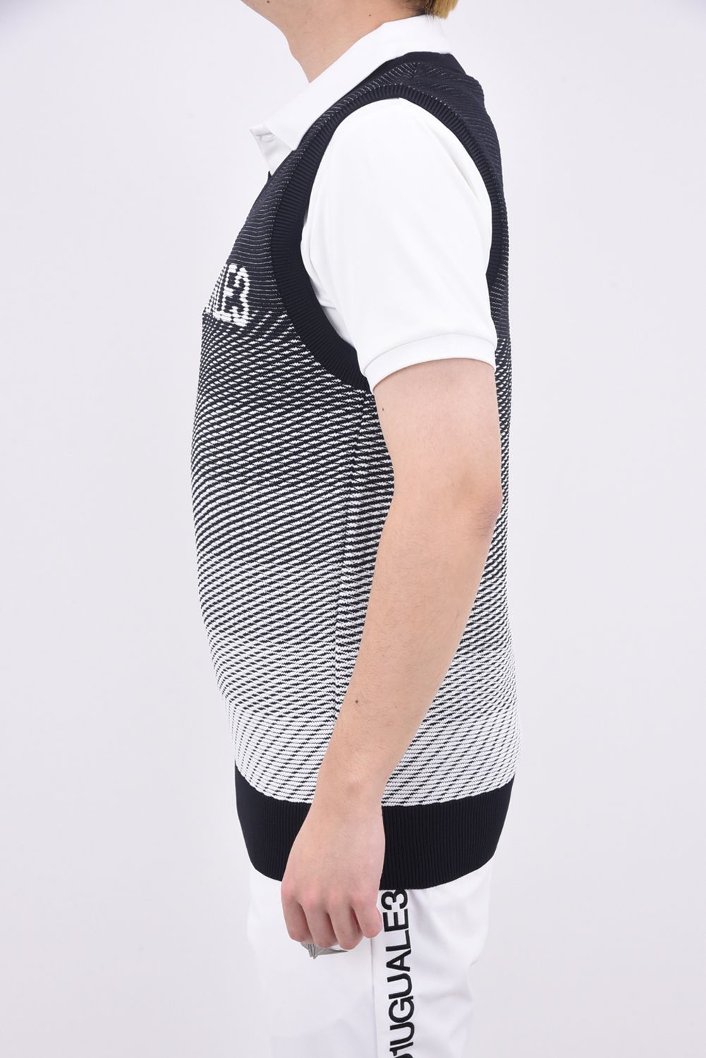 1PIU1UGUALE3 GOLF - KNIT VEST GRADATION / ジャガードロゴ