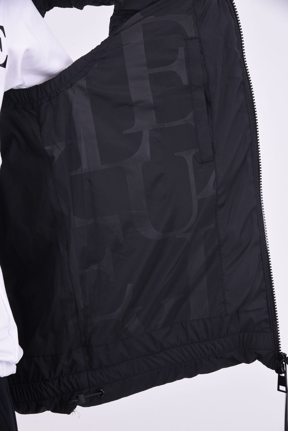 BICOLOR CIRCLE LOGO VEST / バイカラー 総柄 中綿ベスト (ブラック/ブラック)