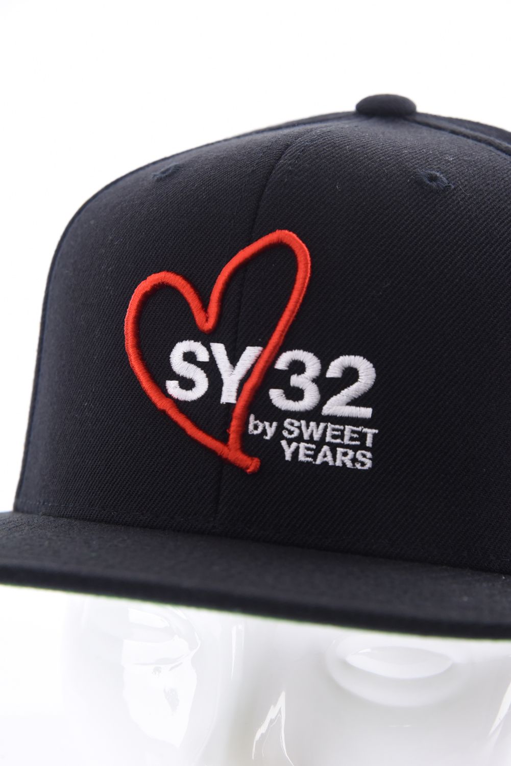 【26SS】 HEART MIX LOGO SNAPBACK CAP / ブランドロゴ刺繍 スナップバック フラットキャップ (ブラック)