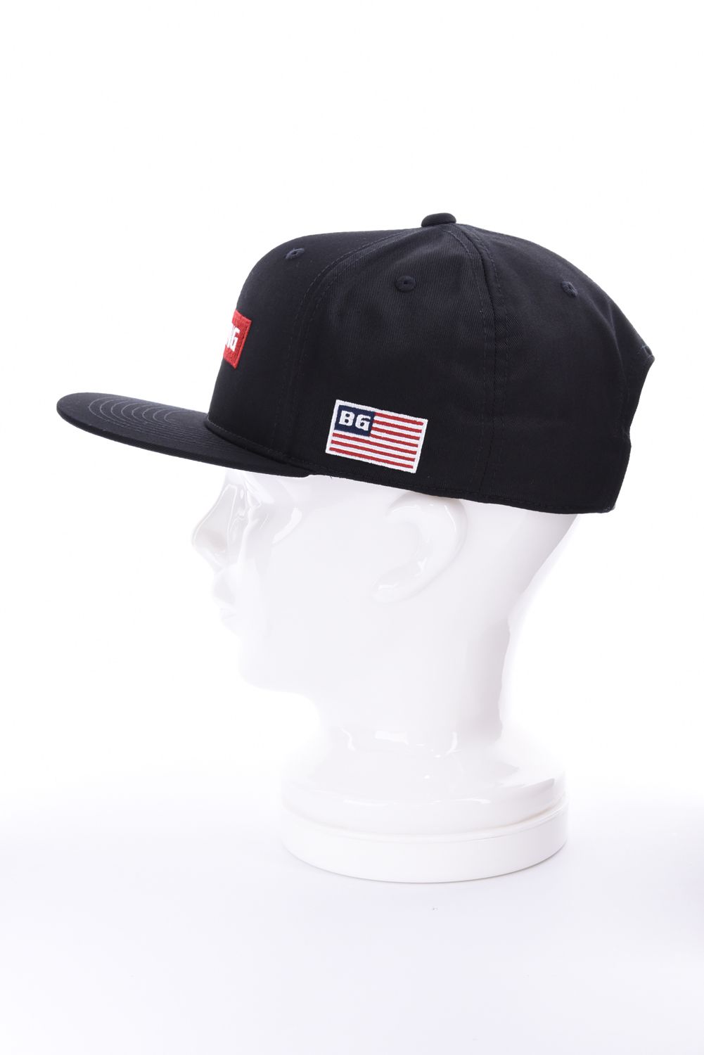 【26AW】 MEN’S BOX LOGO FLAT VISOR CAP / ボックスロゴ刺繍 フラットキャップ (ブラック)