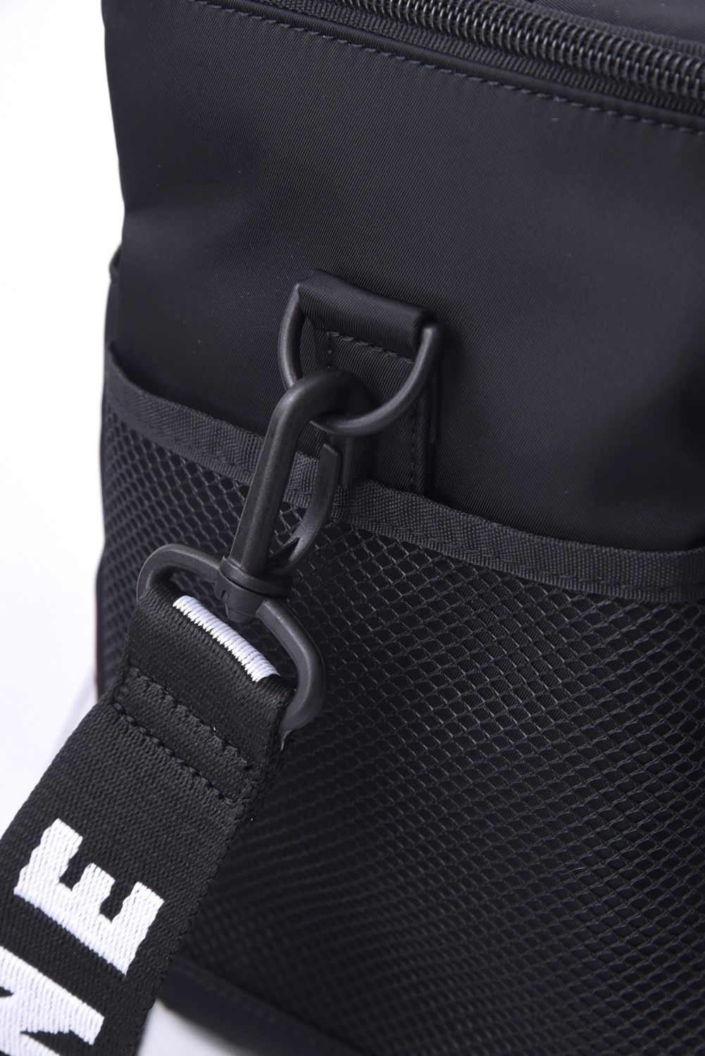 COOLER BAG / ブランドロゴ ショルダーストラップ付き クーラーバッグ ブラック