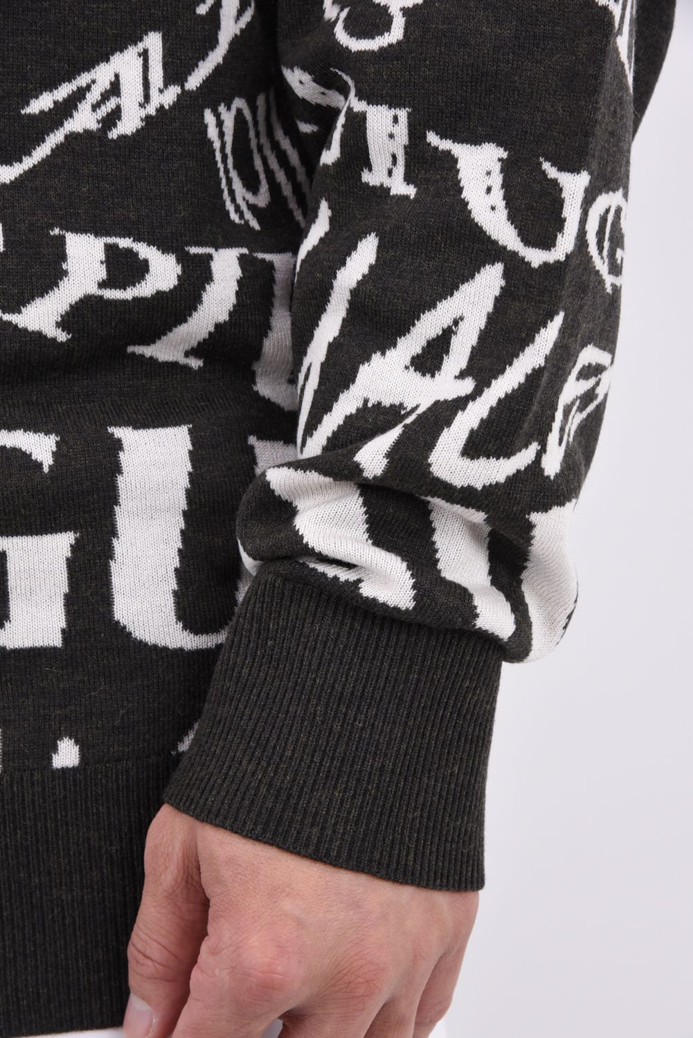 【26AW】 JACQUARD KNIT CREW MELTING LETTER / ロゴジャカード総柄 クルーネックニット (カーキ)