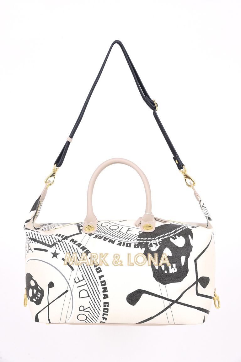 肩掛けが可能なハンドルに加え、取り外し可能なショルダーストラップも付属。
シーンに応じた持ち方が可能な2WAY仕様。