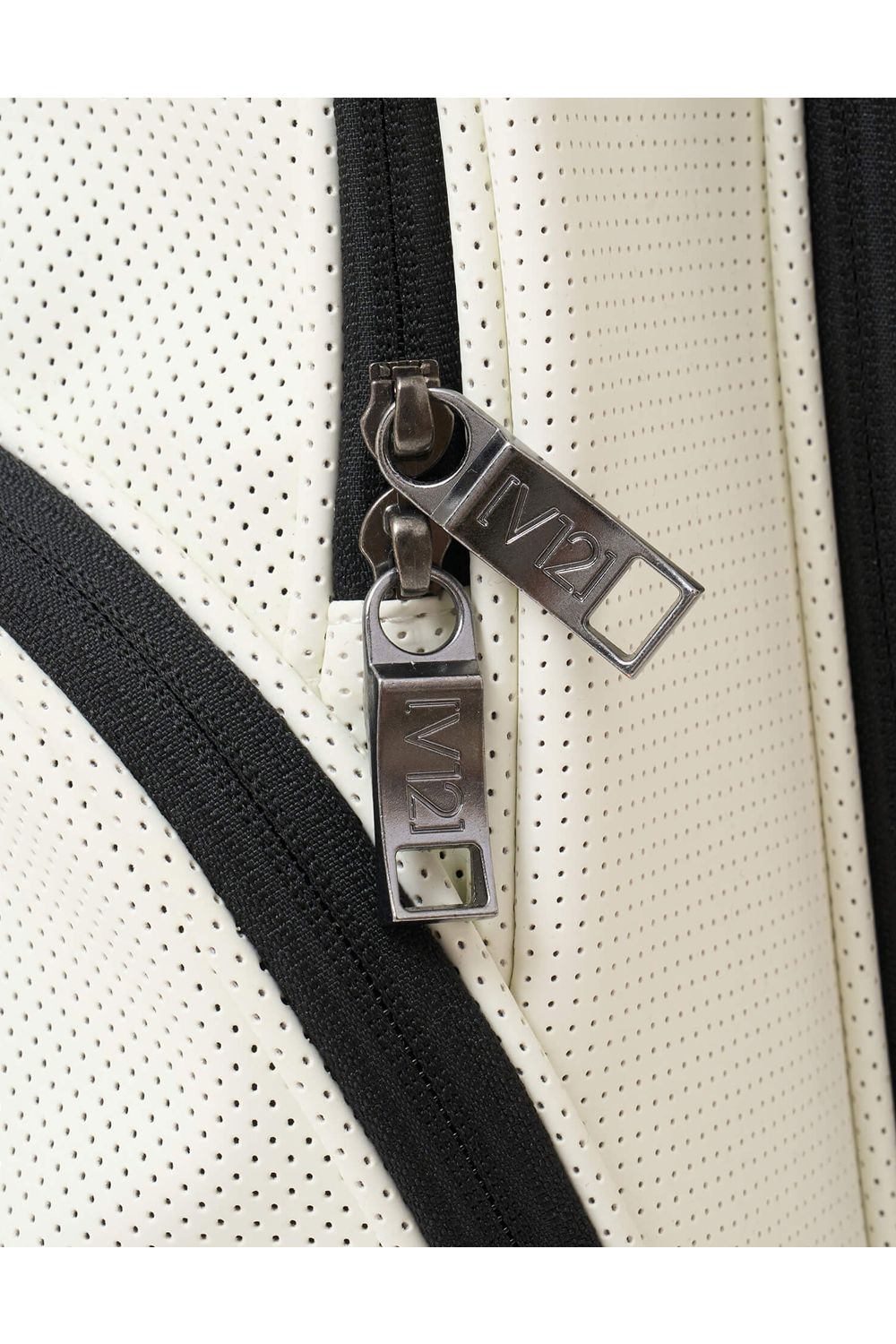 【26AW】 ESSENTIAL CADDY / パンチングレザー ブランドロゴ スタンドタイプ キャディバッグ (ホワイト）