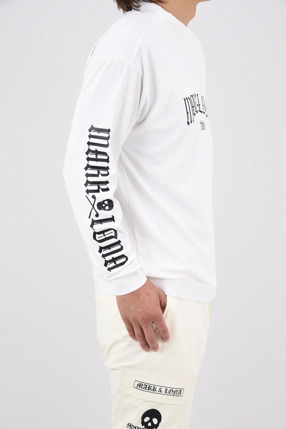【26AW】 FRACTUR SMOOTH MOCK NECK / ブラックレターフォントロゴ 長袖モックネックTシャツ (ホワイト)