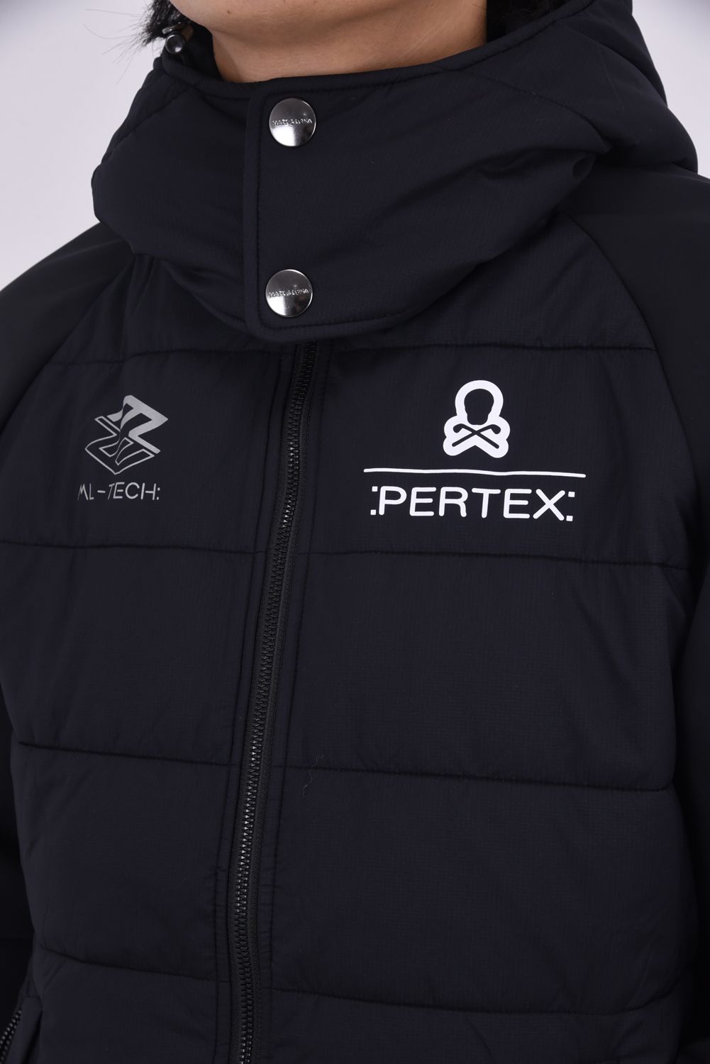 【2025AW】 PRIMAL AIR HYBRID JACKET / PERTEX®ナイロン リフレクタープリント ハイブリッドパファージャケット (ブラック）