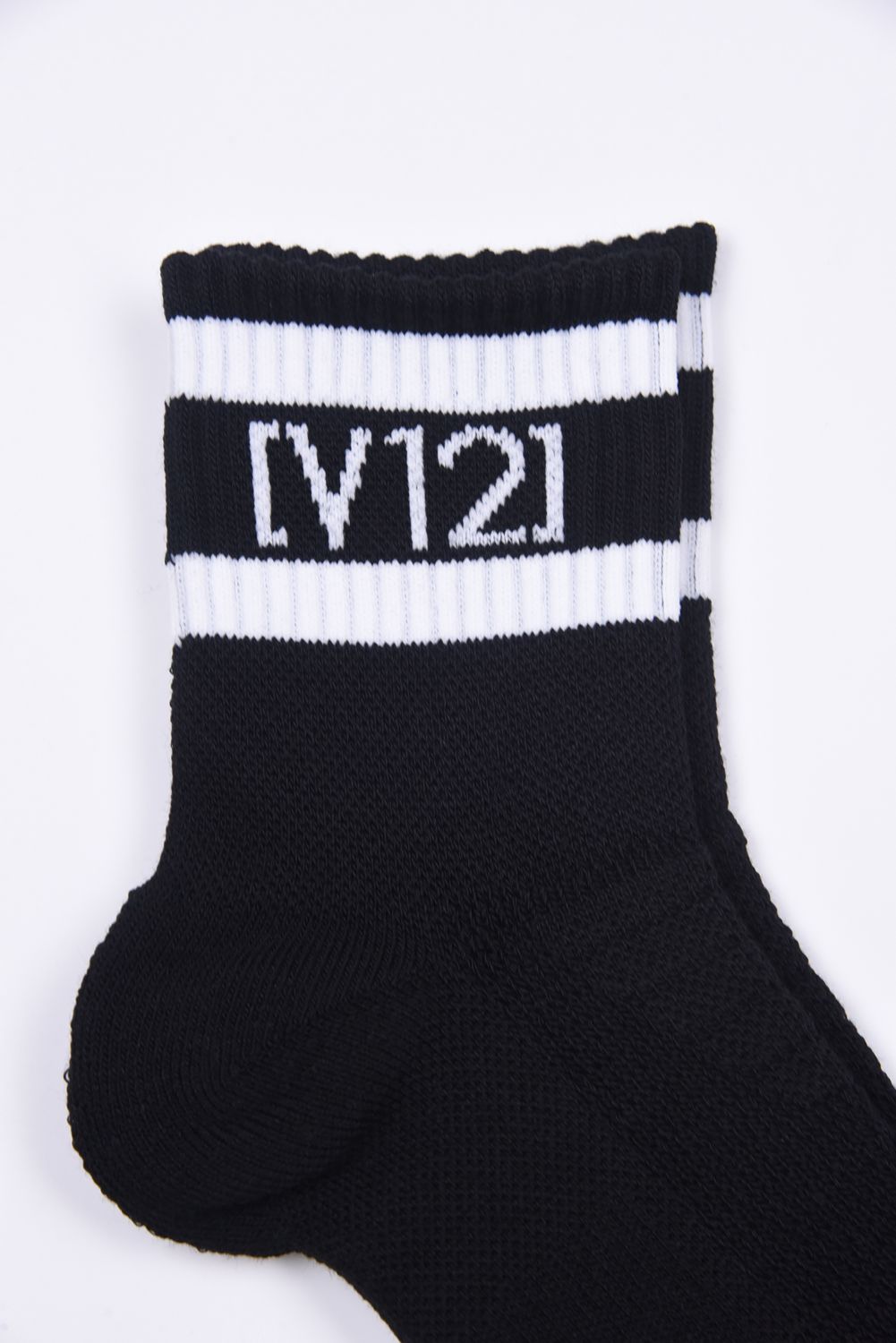 【26SS】 VT LINE MID SOCKS / ブランドロゴジャカード ライン ミドルソックス (ブラック)