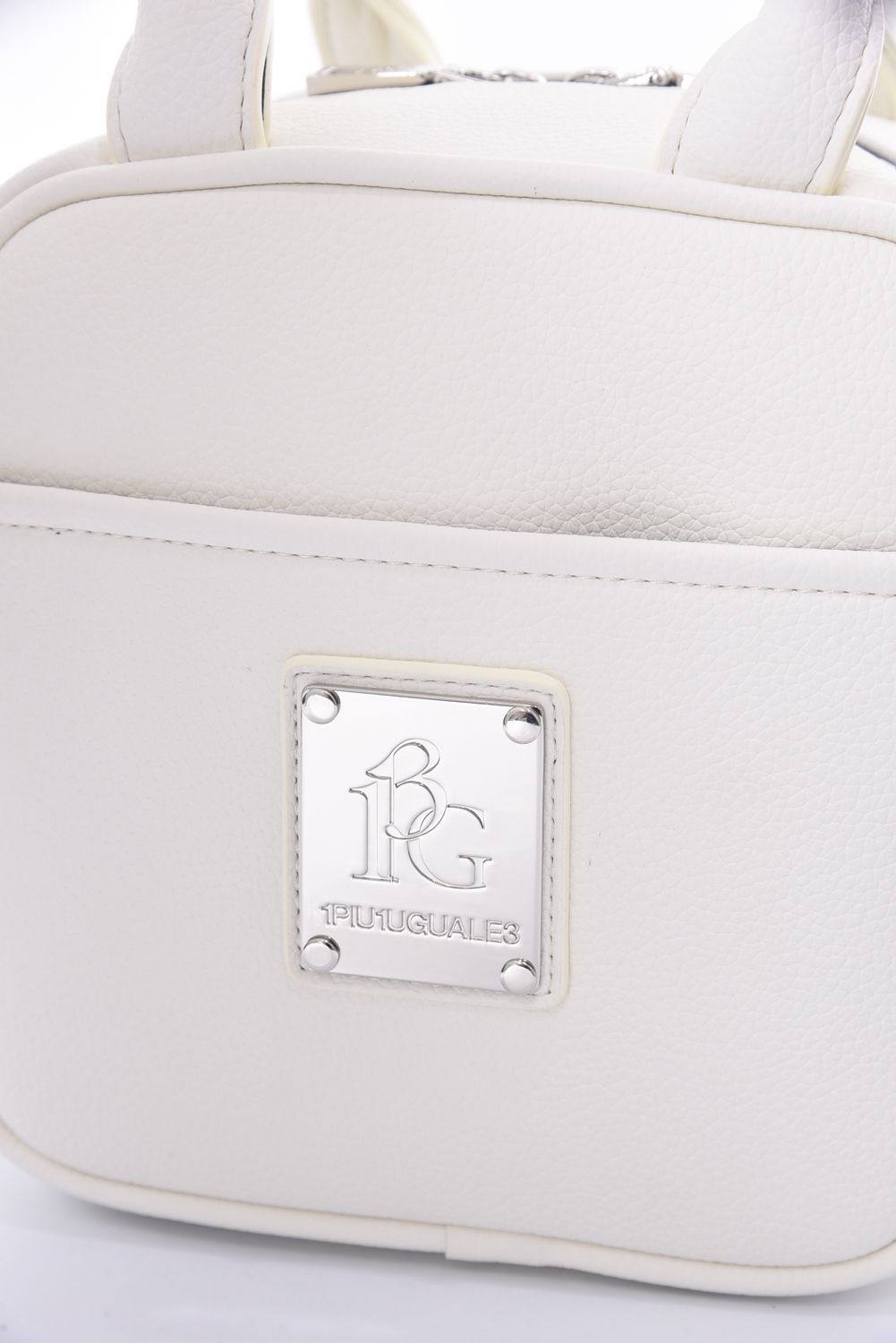CUBE BAG / 113プレートロゴ シンセティックレザー キューブバッグ ホワイト