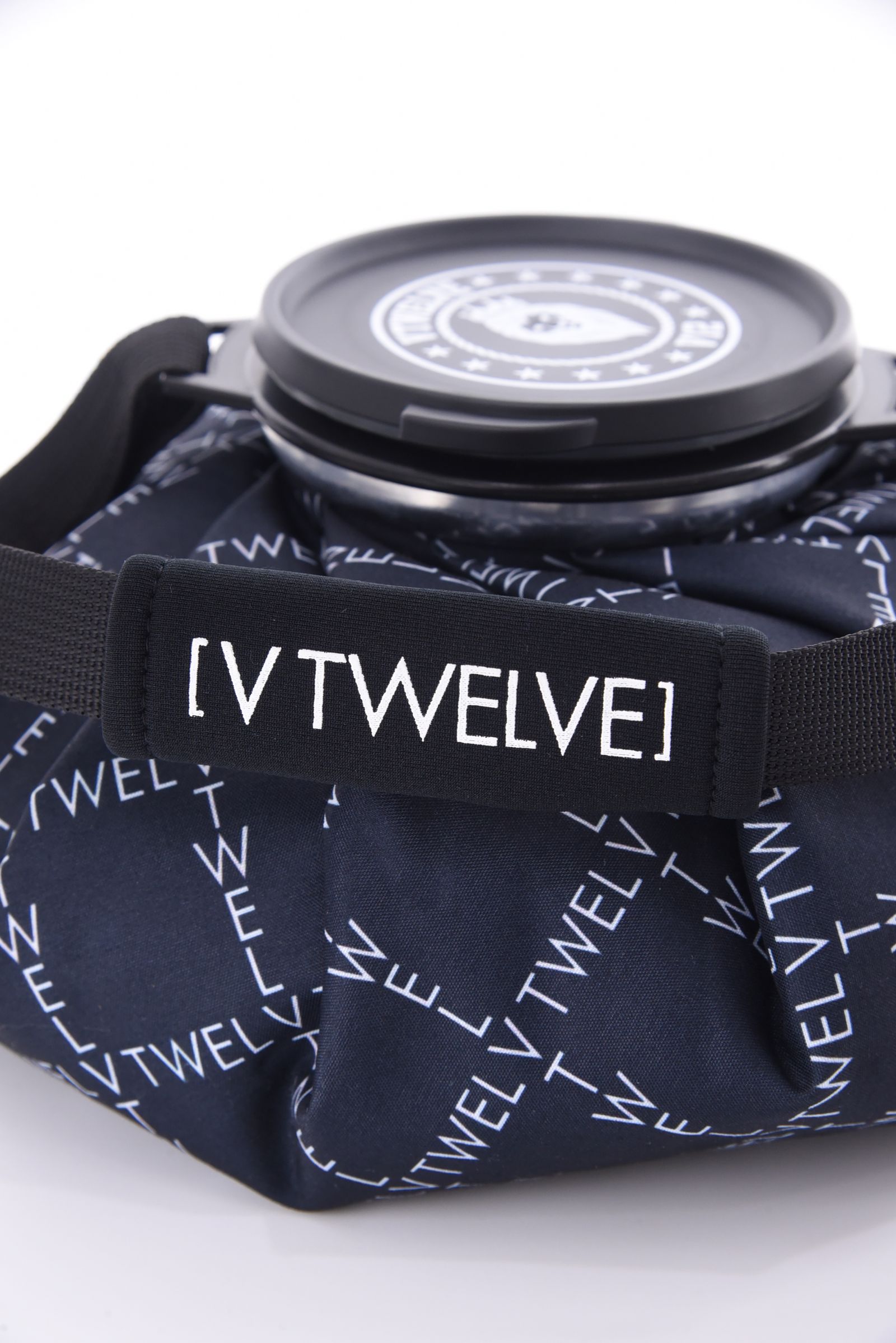 【26SS】 TYPO GRID ICE BAG / ブランドロゴ総柄 アイスバッグ (ブラック)