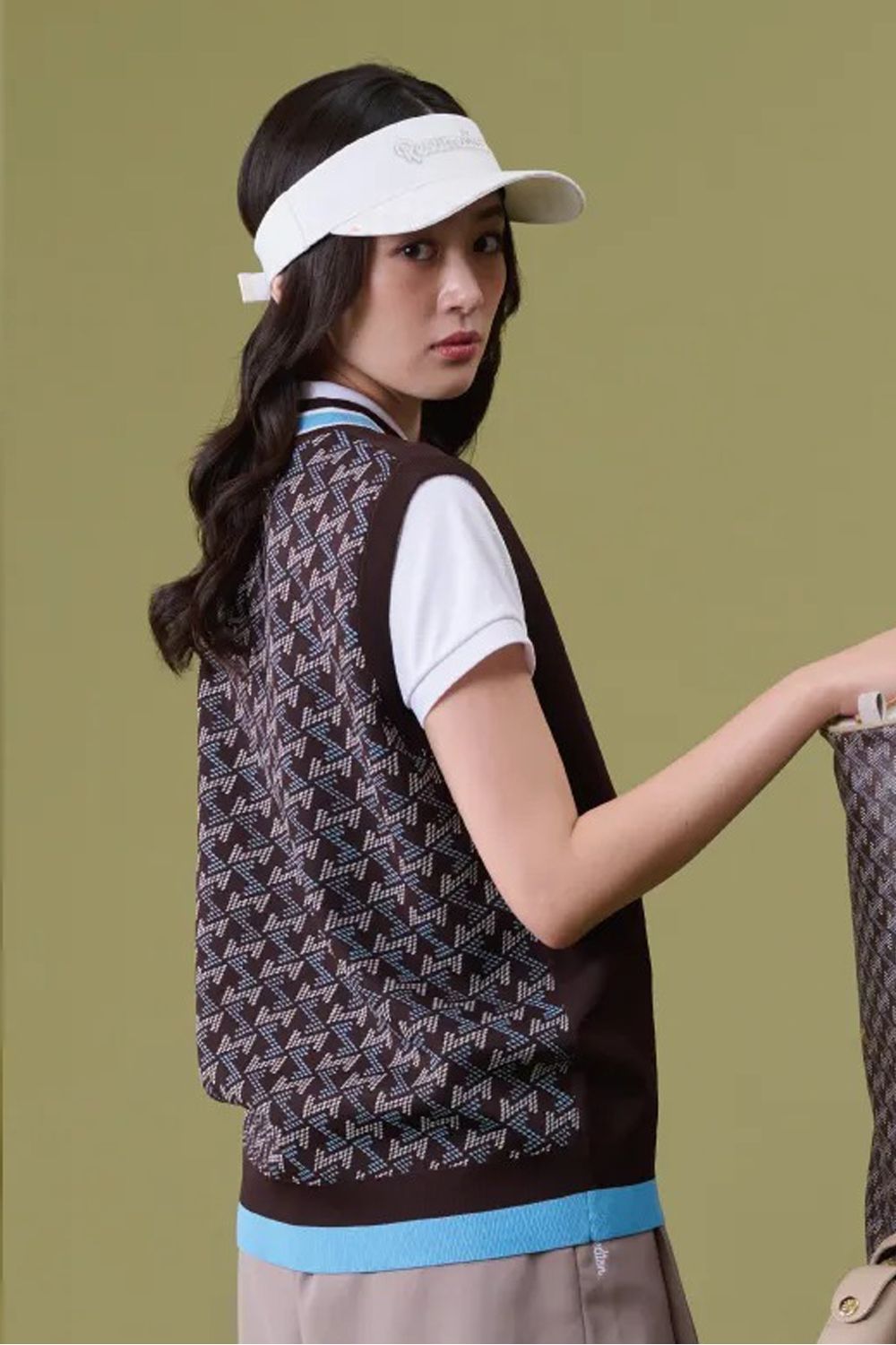 【26AW】【ユニセックス】 HALF GM V KNIT VEST / バックシャンデザイン Vネック ニットベスト (ブラウン)*