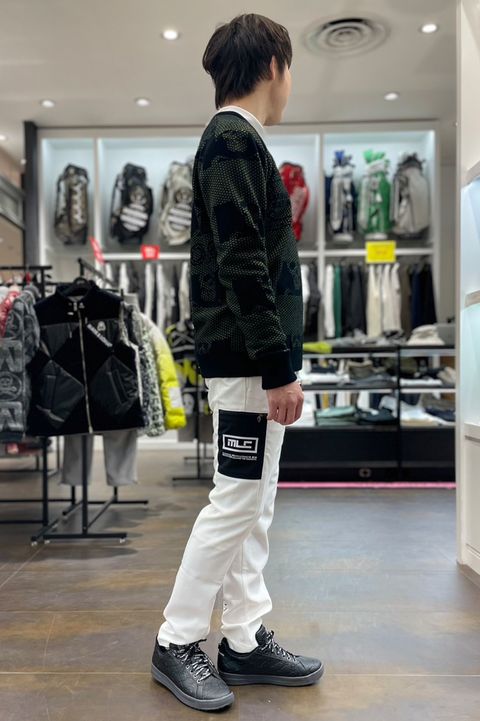 【MARK＆LONA】 あわせやすいデザインと丁度良いフィット感が魅力のニット