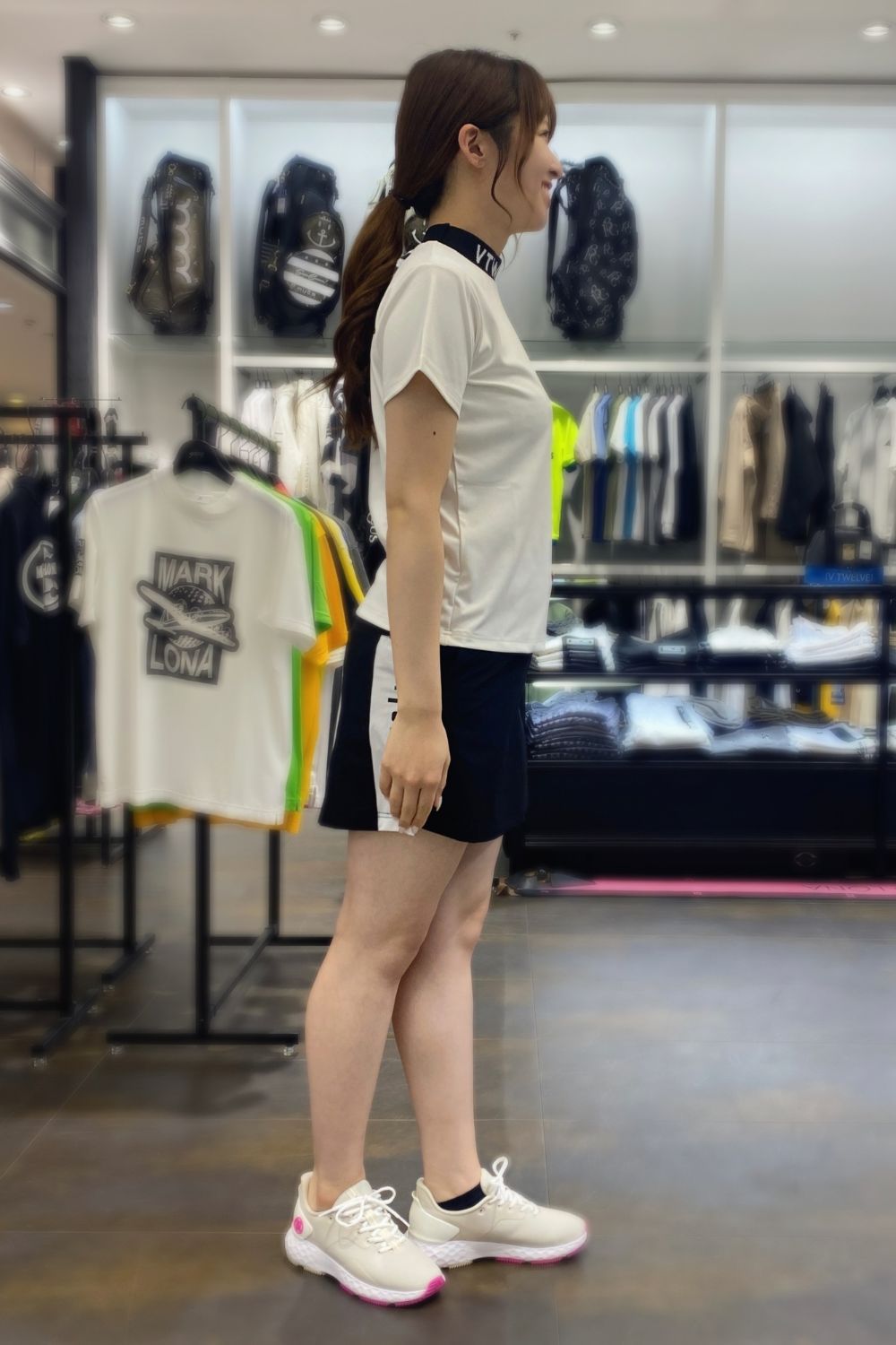 【V12】アクティブな印象のモックネックTシャツ！