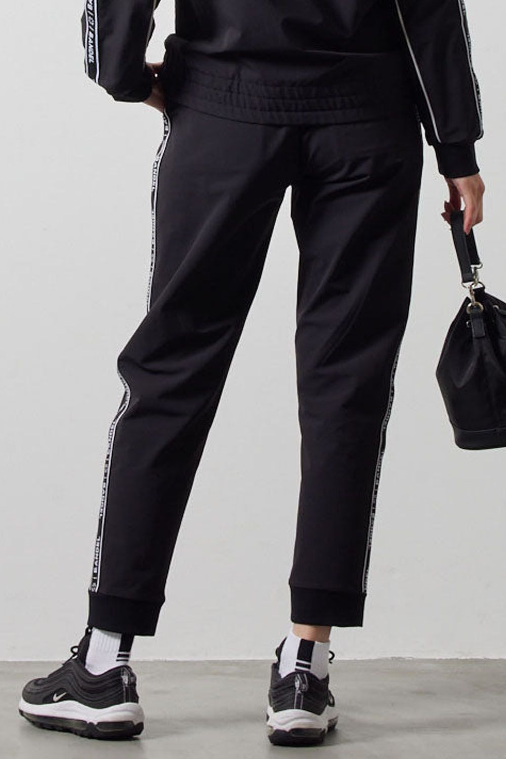 【レディース】 WATER REPELLENT PIPING LONGPANTS / 4WAY ストレッチ 撥水素材 ロゴテープ ロングパンツ (ブラック)