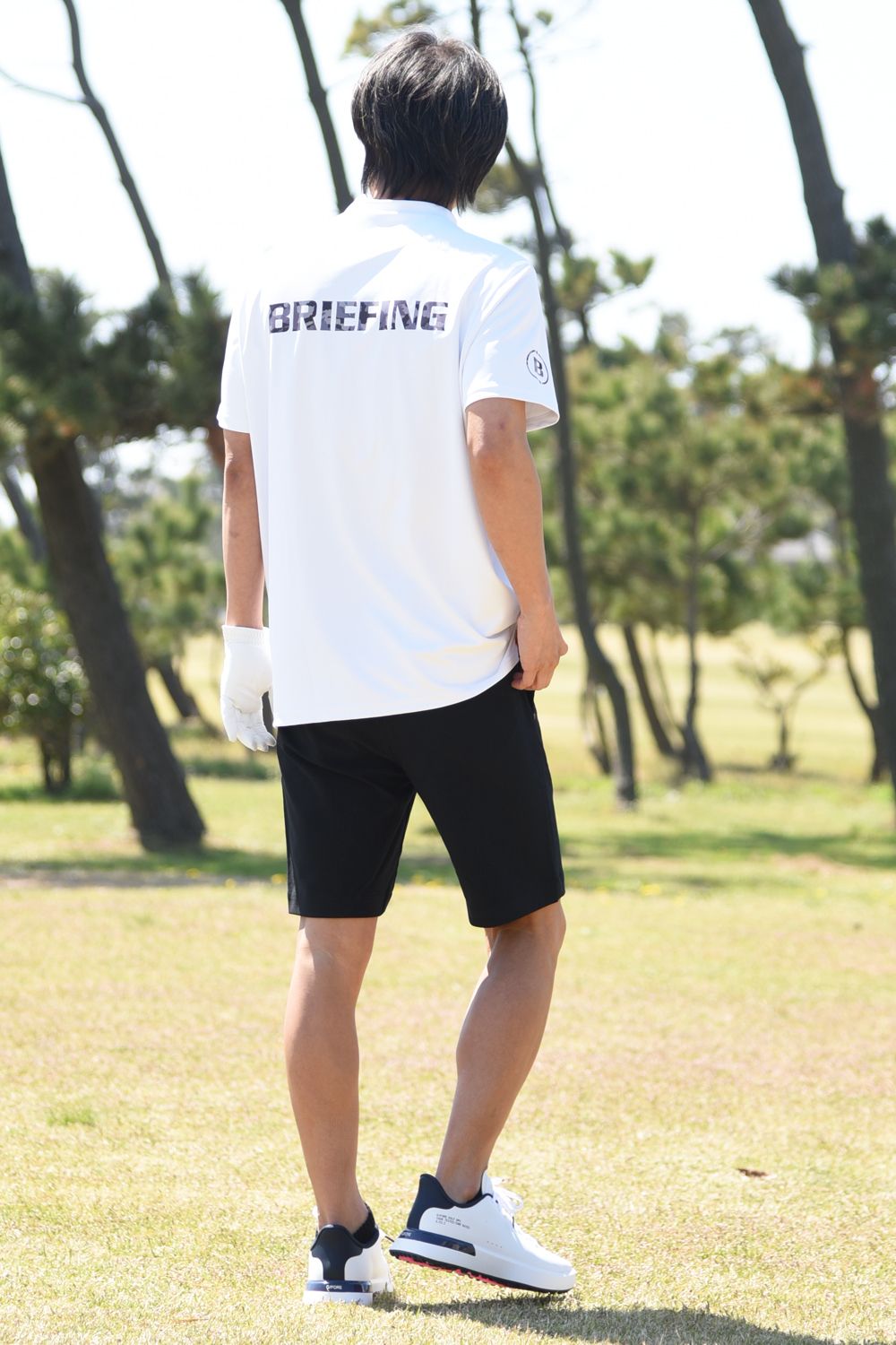 【BRIEFING GOLF】 ホワイトの別注モックを使用したスタイリング