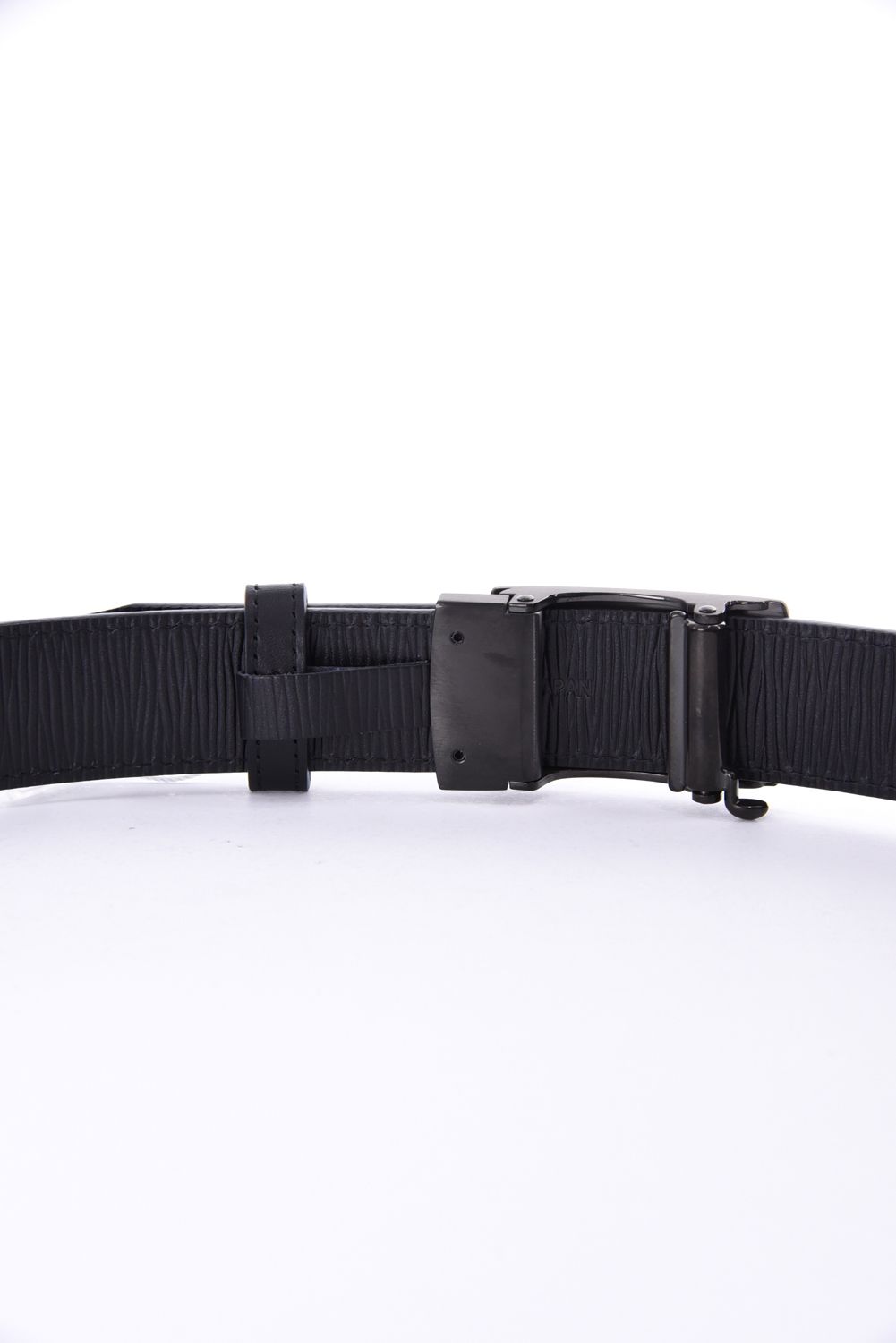 【26AW】 INSIGNIA EMBLEM LEATHER BELT / ジャパンメイド オリジナルバックル エンボスモノグラム スライド式レザーベルト (ブラック)