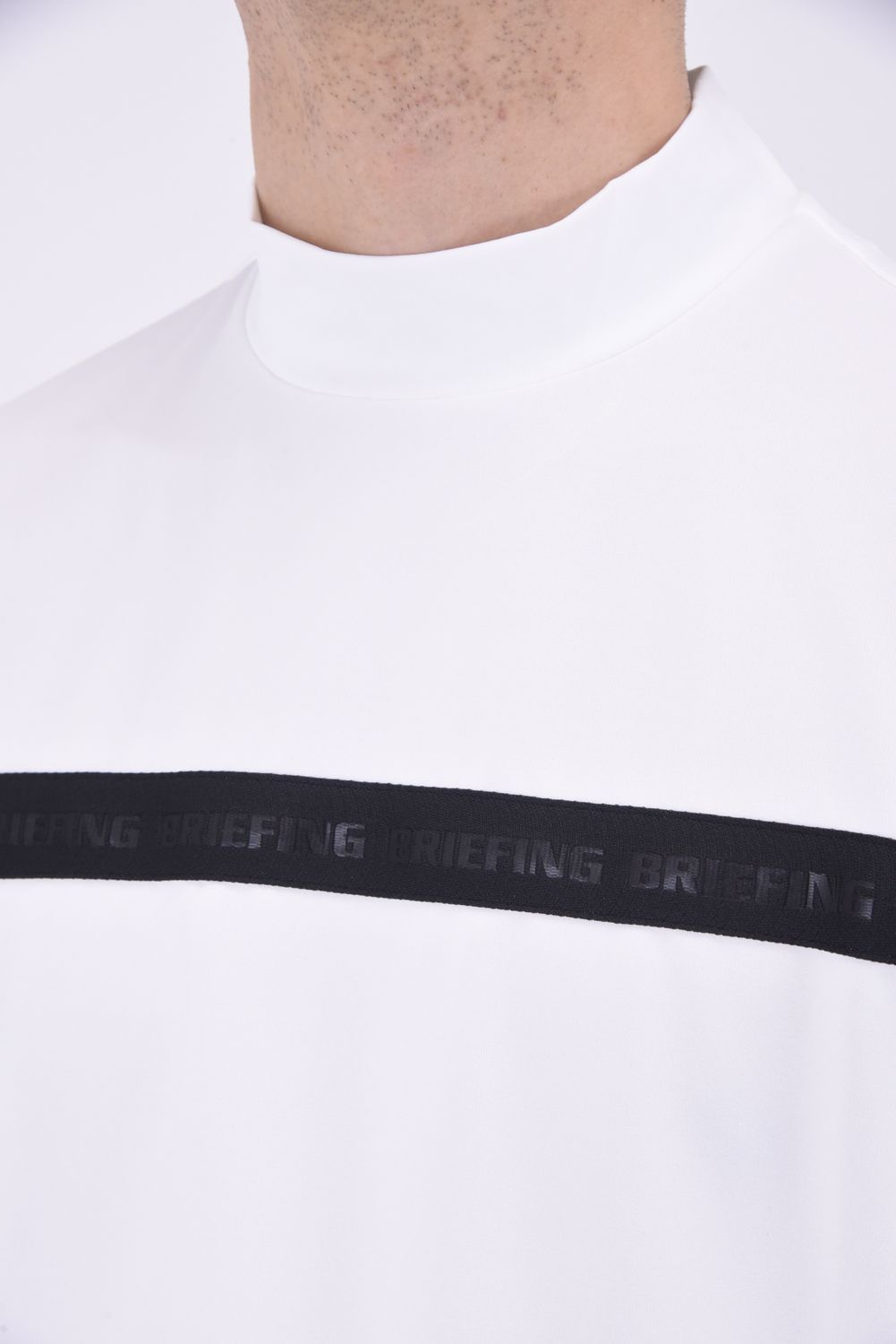 BRIEFING - SLEEVE LOGO HIGH NECK RELAXED FIT / スリーブ ロゴ