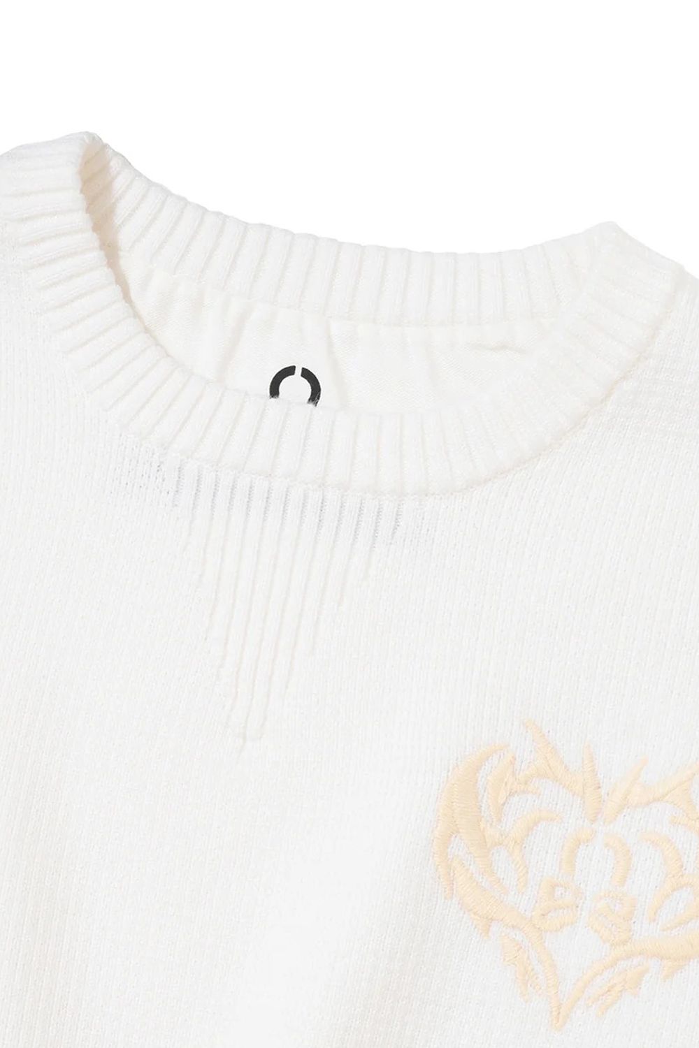 【26AW】【レディース】 ELYSIA KNIT PULLOVER / トライバルハート刺繍＆ブラックレター刺繍入り ニット (ホワイト)