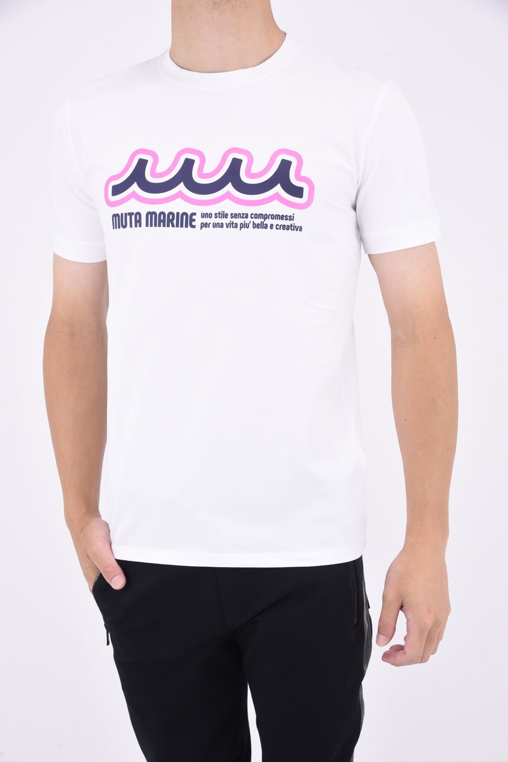 muta - FOAMING 8 T-SHIRT / 発泡ロゴプリント Tシャツ ネイビー