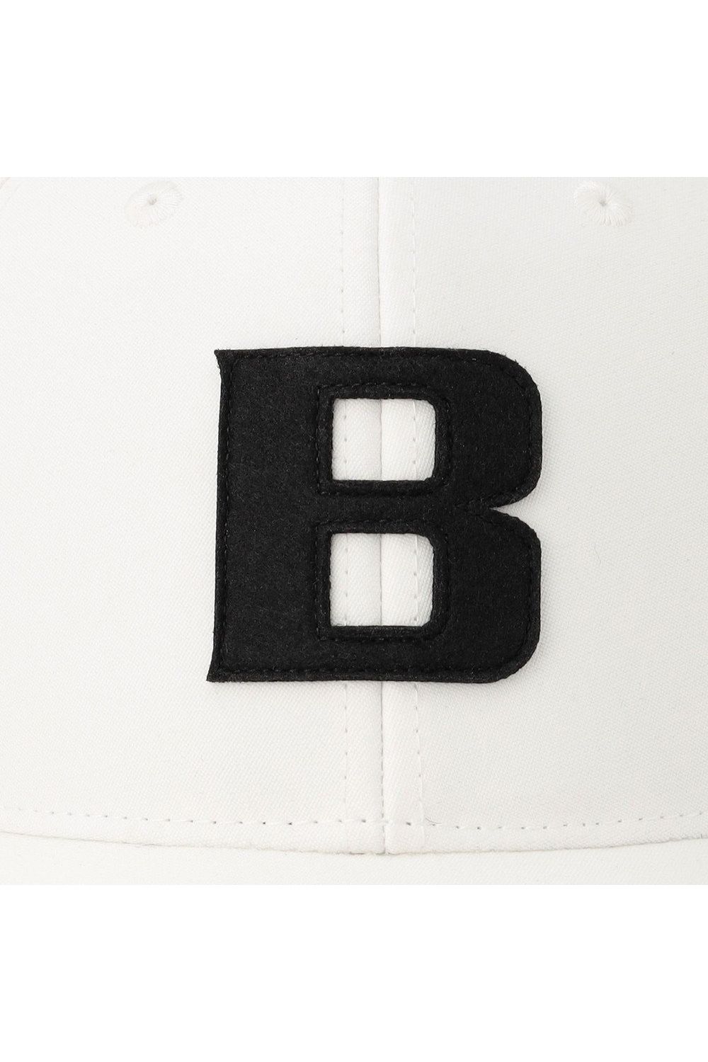 【26SS】 MEN’S PUNCHING MESH INITIAL CAP / イニシャルワッペン パンチングメッシュキャップ (ホワイト)