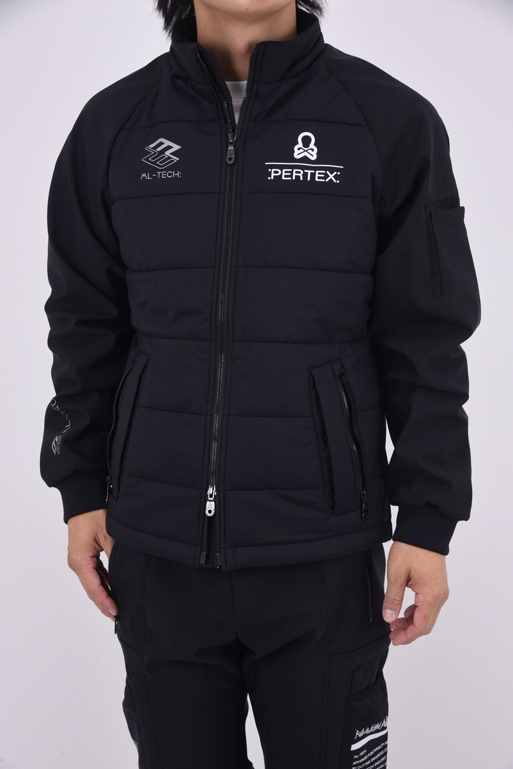 【2025AW】 PRIMAL AIR HYBRID JACKET / PERTEX®ナイロン リフレクタープリント ハイブリッドパファージャケット (ブラック）