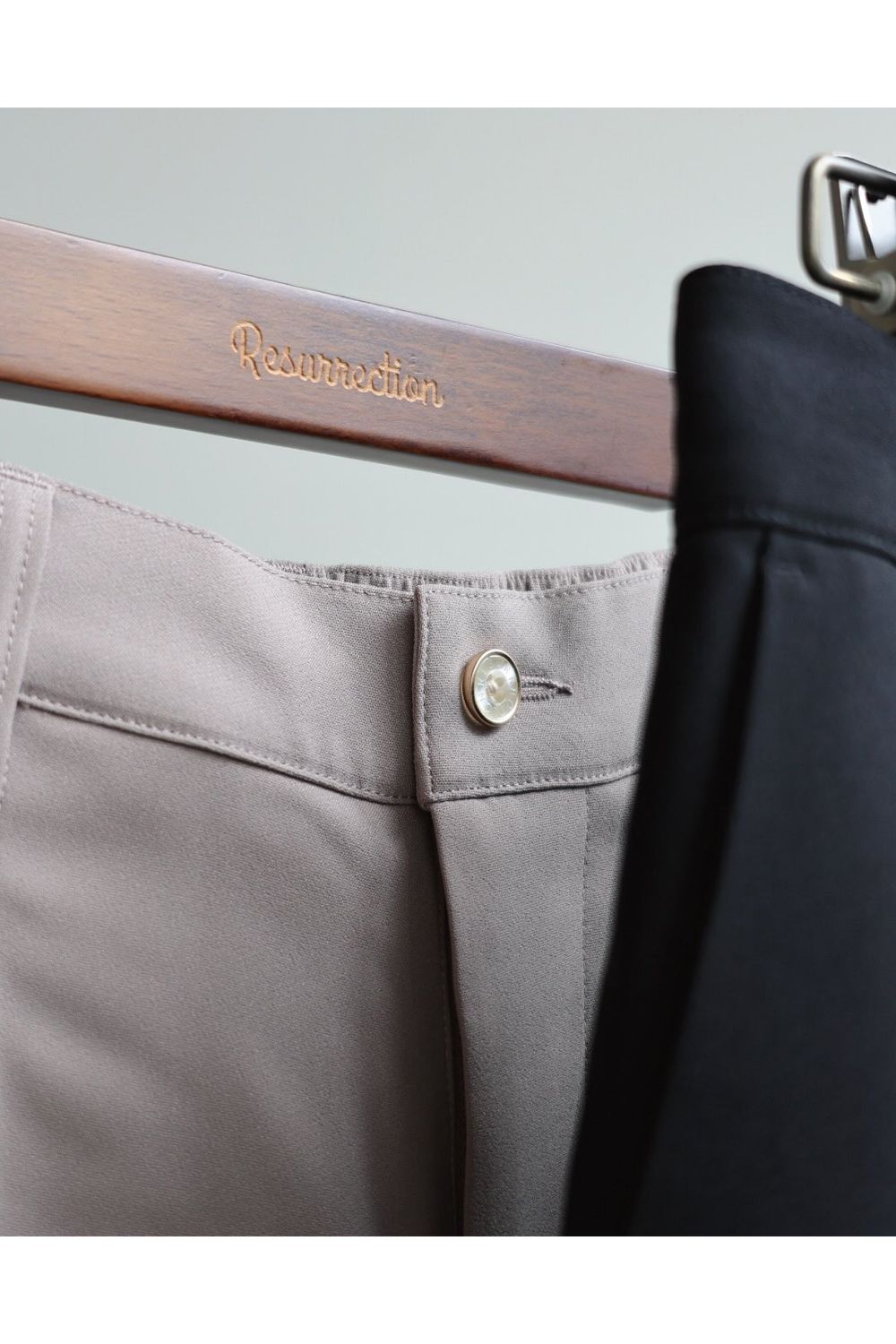 【26AW】【レディース】 WOMENS BERMUDA PANTS / スムースストレッチ生地 膝上丈 バミューダパンツ (ベージュ)*