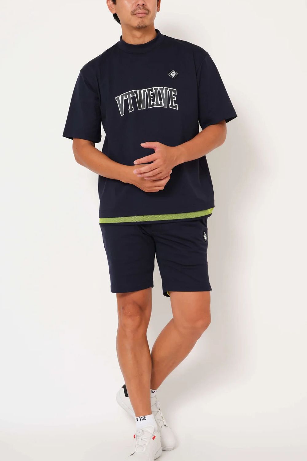 【26SS】 SNEAK MOCK / ブランドロゴ ネオンカラーライン モックネックTシャツ (ネイビー)